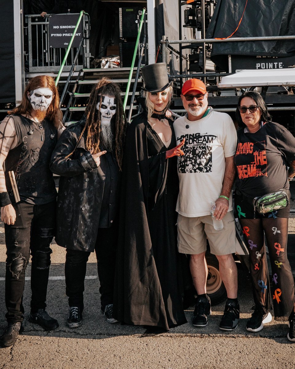 LTLFest's tweet photo. Nothin’ better than getting a shoutout from @MariaBrink, then getting invited to hang side stage by @LimpBizkit!

We wanted to give Frank, who is currently battling Stage 4 throat cancer and is a proud member of our Loudmouth community, a chance to experience his favorite festival in a way he’s always dreamed of.

From meeting bands to hanging out all day side stage, ending the night with the almighty @LimpBizkit, it was a Dream Day filled with creating unforgettable memories.

Thank you to @josemangin, the bands, and their crew for coming together to make Frank’s dream come true. ❤️

📸 Alex Nauth
🎥 Alex Ayala