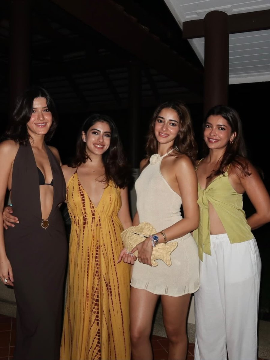 ananyapandayy's tweet photo. Girls trip of my dreams 💕😈🧿🕺🏻 https://t.co/KVtuBbSBtT