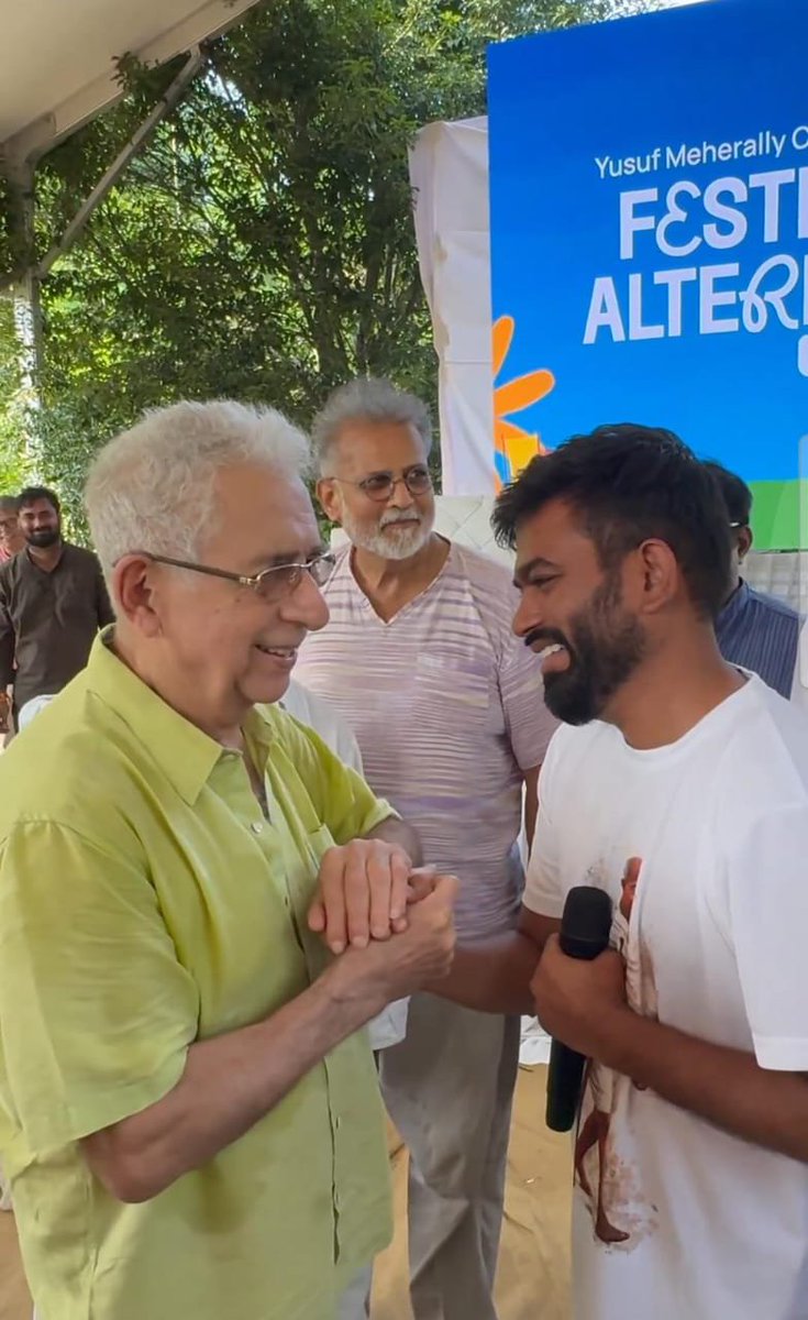 JaikyYadav16's tweet photo. CJP के मुंबई प्रोटेस्ट को अब बॉलीवुड का समर्थन मिलना शुरू हो गया है।

मुंबई के इस प्रोटेस्ट में बकायदा मंच बना है, माइक की भी अच्छी व्यवस्था है फिलहाल वहां हजारों की भीड़ है।

मंच पर सौरव दास, आशुतोष रांका अभिजीत दीपके और पूरी CJP टीम मौजूद है।

बॉलीवुड के कई छोटे बड़े कलाकार इस प्रोटेस्ट में शामिल हो रहे हैं, 

कुछ समय पहले इस प्रोटेस्ट के समर्थन में नसीरुद्दीन शाह और विशाल ददलानी वहां पहुंचे हैं।

धीरे धीरे मुंबई की पूरी एंटी BJP लॉबी प्रोटेस्ट के समर्थन में देखने को मिलेगी।