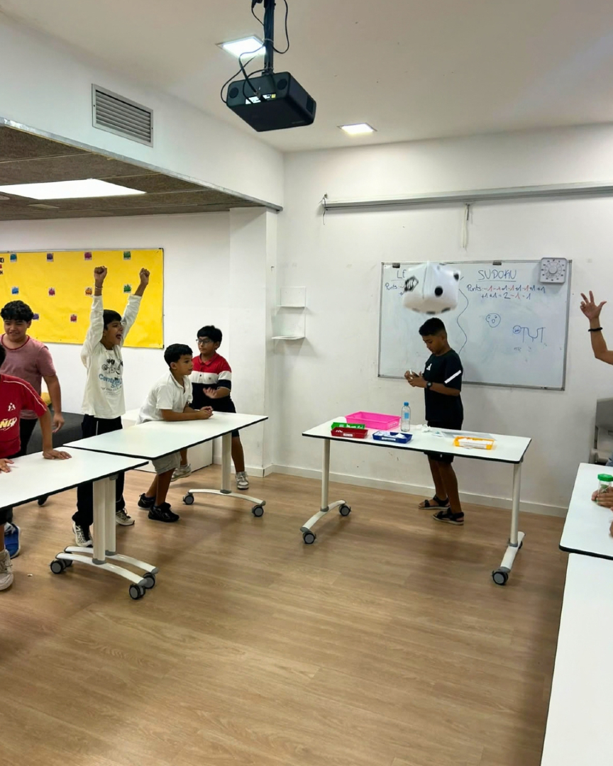 casalinfants's tweet photo. 🎲 No es juga amb les emocions, però podem jugar per aprendre sobre elles!

🧠 Infants del @cinfants_raval han treballat la intel·ligència emocional amb jocs i reflexió en equip. Entendre les emocions i empatitzar és una eina clau per crear espais de confiança i relacions sanes. https://t.co/10lfLVQUL3