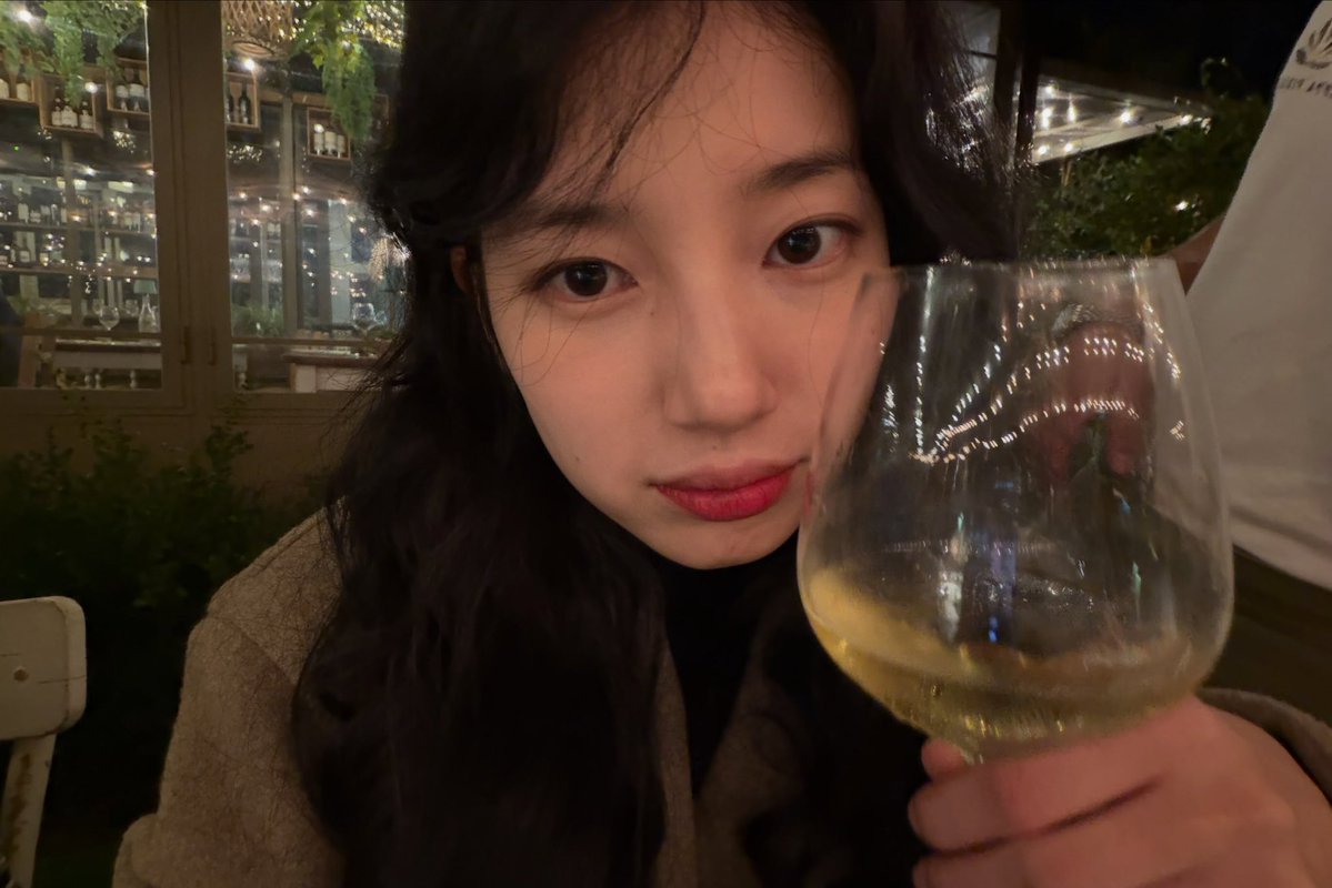 seori_ri_ri's tweet photo. 피렌체 수지 인스타 왔다!!! 분위기 미친.. https://t.co/GQvnmlQ8Dd