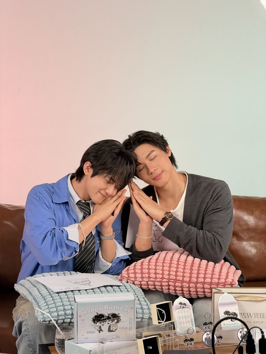 ArtistAplan's tweet photo. ToptapMinlee × 贝钰集 ✦ LIVE 
ขอบคุณแฟนคลับทุกคนที่เข้ามาร่วมรับชมและส่งกำลังใจให้ TOPTAP &amp; MINLEE ในไลฟ์วันนี้นะคะ ขอบคุณที่อยู่ด้วยกันและมอบความรักให้กันเสมอค่ะ ✨

#BeiYuJixTOPTAPMINLEE #ToptapMinLee https://t.co/tNYJ83KdiQ