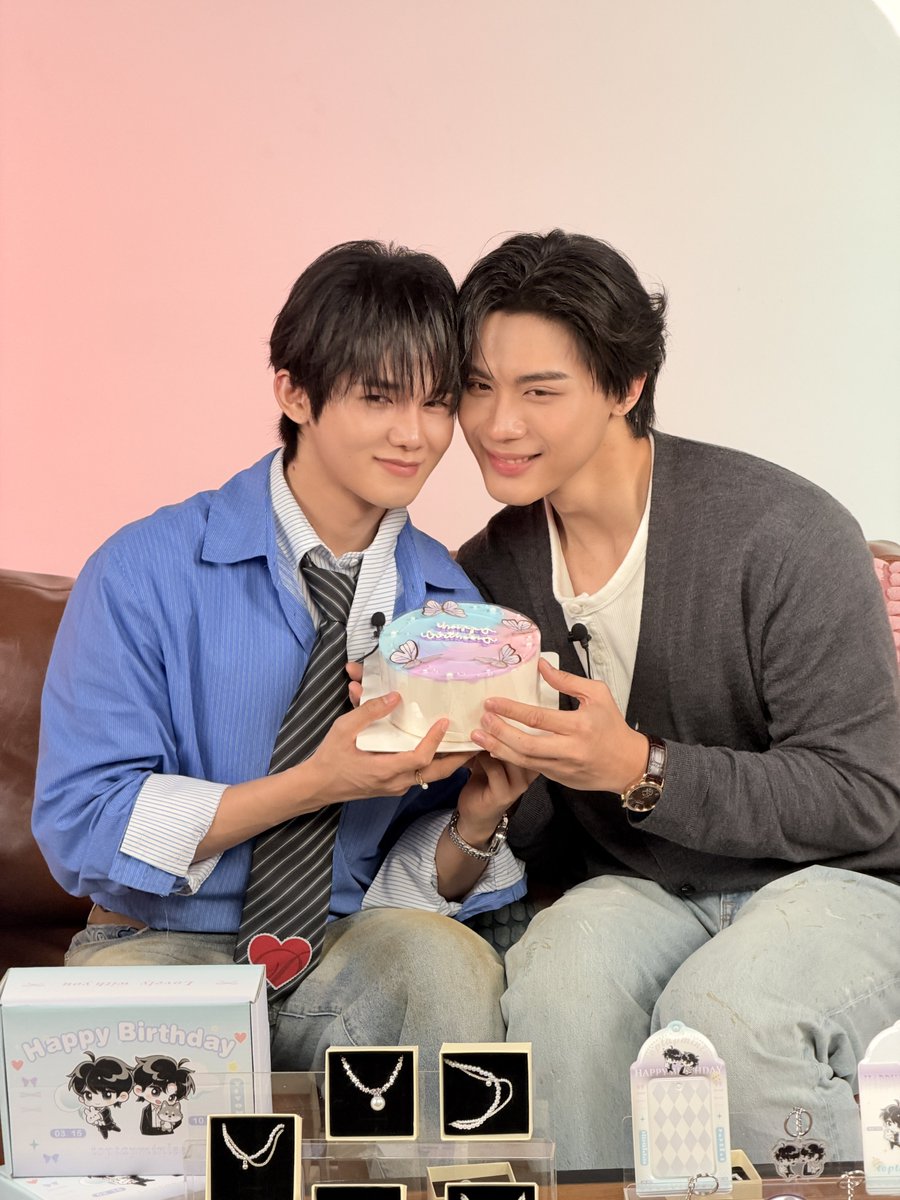 ArtistAplan's tweet photo. ToptapMinlee × 贝钰集 ✦ LIVE 
ขอบคุณแฟนคลับทุกคนที่เข้ามาร่วมรับชมและส่งกำลังใจให้ TOPTAP &amp; MINLEE ในไลฟ์วันนี้นะคะ ขอบคุณที่อยู่ด้วยกันและมอบความรักให้กันเสมอค่ะ ✨

#BeiYuJixTOPTAPMINLEE #ToptapMinLee https://t.co/tNYJ83KdiQ