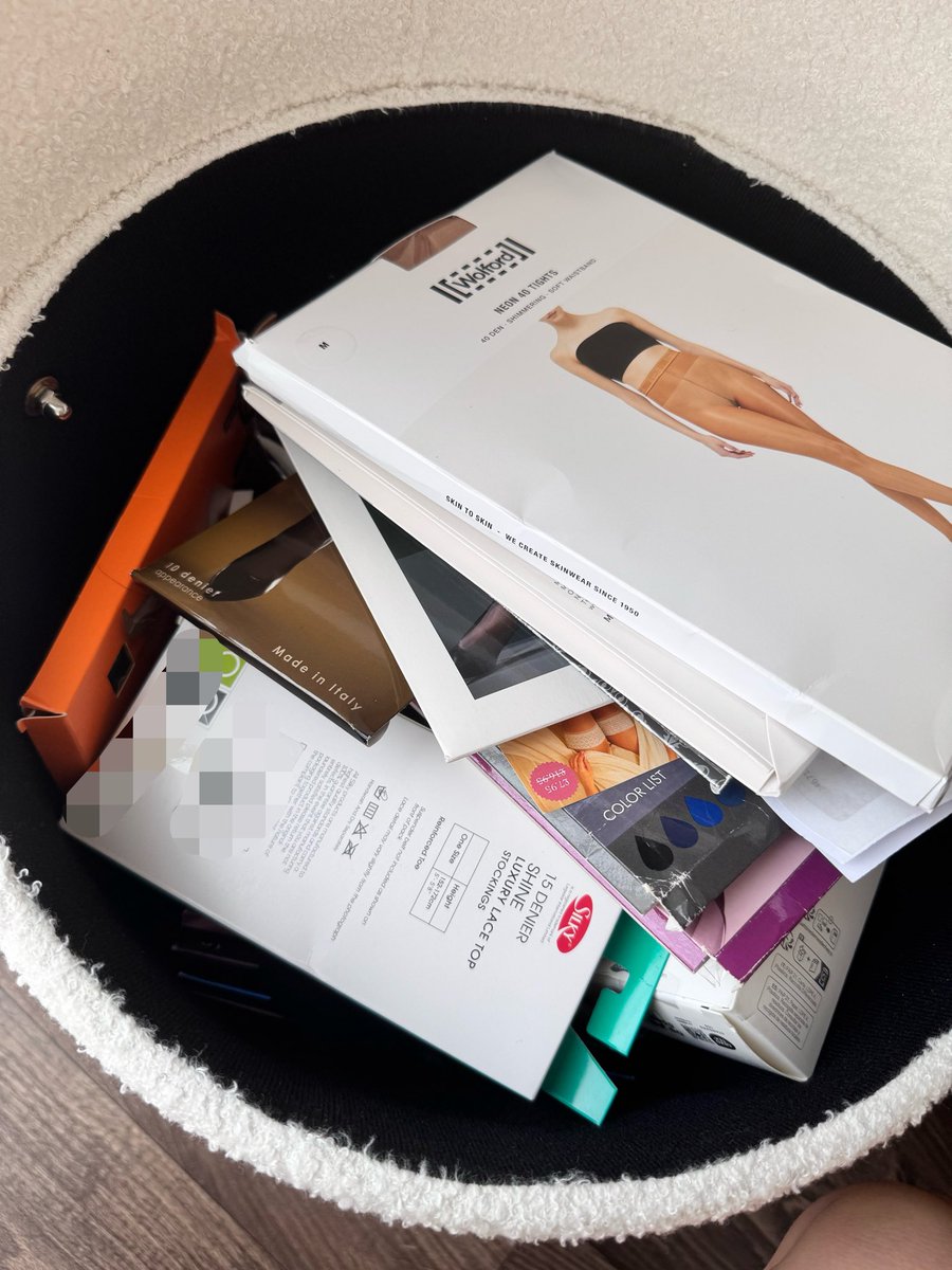 giakhavari1's tweet photo. I really need to organise my tights box 🫣 https://t.co/8HsOjWUmWa