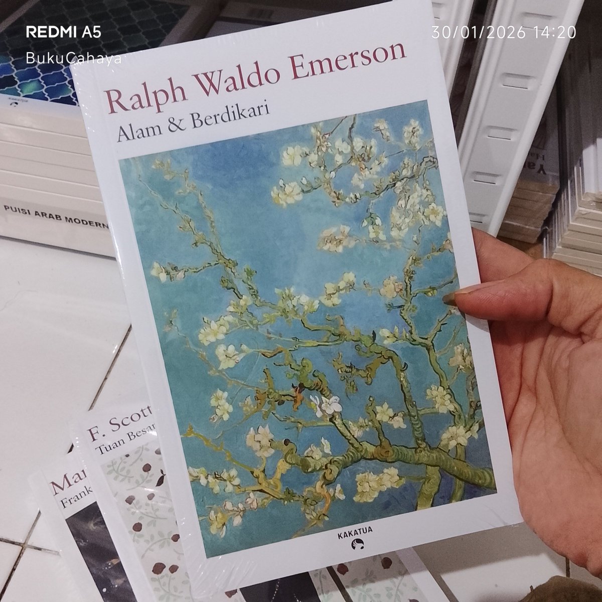 CahayaBookstore's tweet photo. ALAM & BERDIKARI
Ralph Waldo Emerson
Penerjemah : Tonny Mustika
Kakatua
vi + 123 hlm
segel, original
Rp. 55.000
#bukucahaya 👈klik utk buku lain
#esai #RalphWaldoEmerson #kakatua https://t.co/NC7AQFCmIr