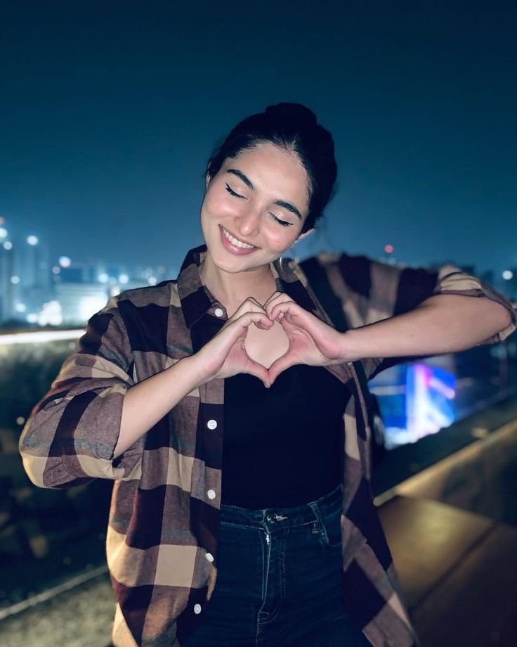 Fem_Lunaa's tweet photo. Had a beautiful evening...

Talked to a tranny, she is super cute
We shared some thoughts,
I showed my CD pics,
She blessed me with a kiss ✨

( I'm happiieee 🥰 ) https://t.co/gTfO6B7rzw
