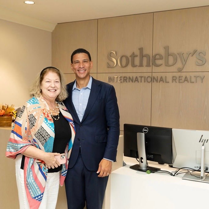 RobReffkin's tweet photo. Sotheby's International Realty Palm Beach! A wonderful morning with 100+ of our real estate professionals in Palm Beach. The warmth and camaraderie in this office are felt the moment you walk in. Thank you to everyone who joined us. https://t.co/1kEE0JmAqT