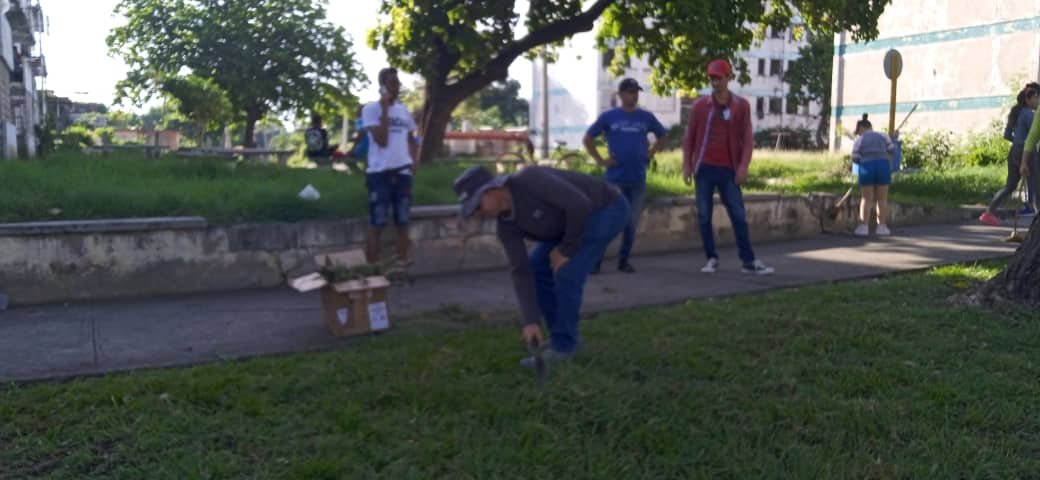 ETECSAGranma's tweet photo. Jornada de viernes dedicada a la higienización en la Avenida Granma. @ETECSA_Cuba #ProvinciaGranma #EtecsaConCuba @YudelkisOrtizB @FonsecaOsmely @carlosr_riera https://t.co/y93WIf4Jza