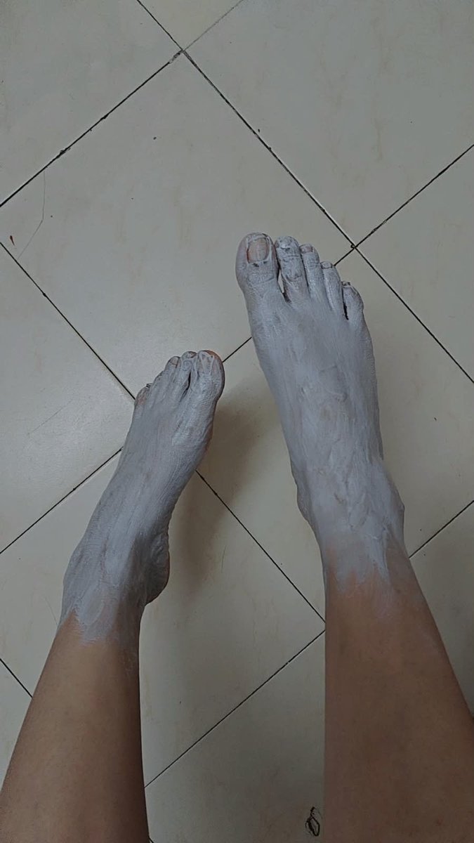 dommepriya's tweet photo. Pedi time 👣 https://t.co/JwfN4ur5cs