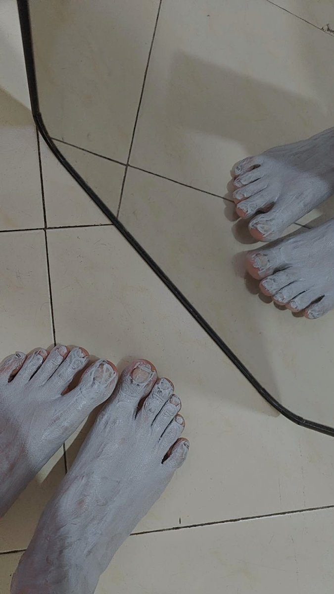 dommepriya's tweet photo. Pedi time 👣 https://t.co/JwfN4ur5cs