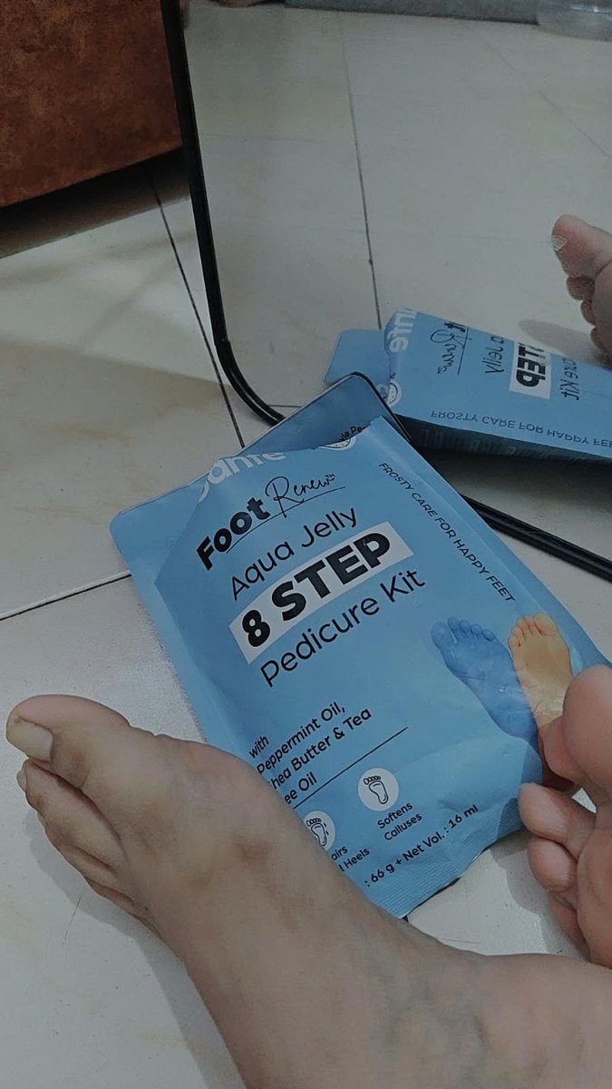 dommepriya's tweet photo. Pedi time 👣 https://t.co/JwfN4ur5cs