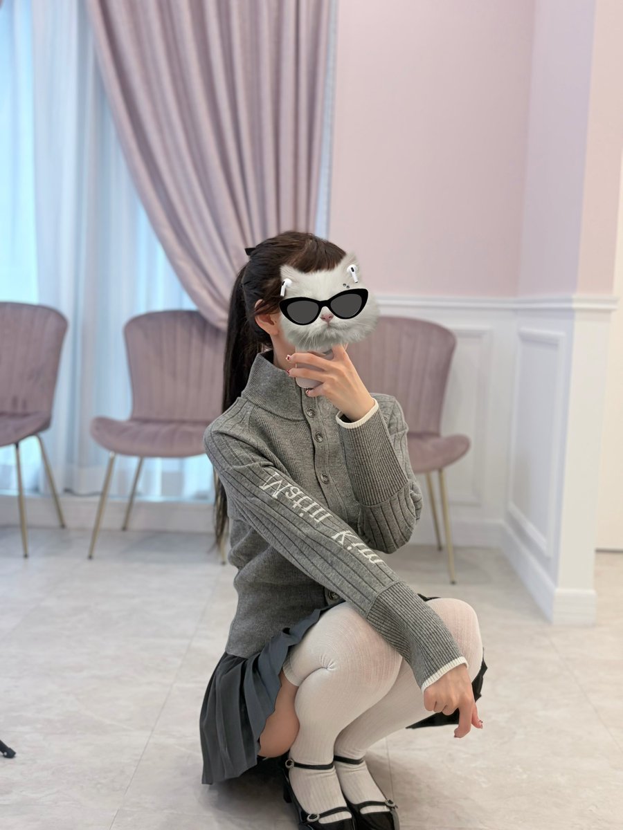 韓国でこのmatinkimのハイネック流行ってるらしい( ᴖ⩊ᴖ🖤
プリーツスカートと白ソックス合わせスキ
黒バルーンにレースタイツも可愛い気がする🫶
https://t.co/LX4Lm5Fxpg
【PR】Matin Kim https://t.co/gWhV4wNbcT