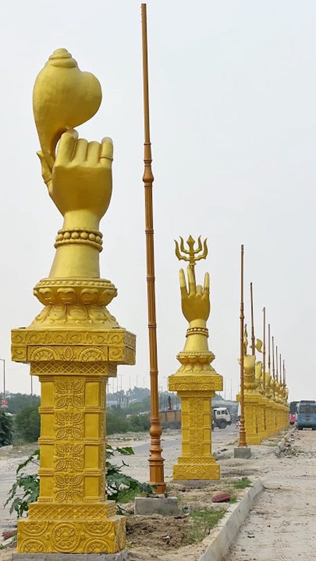 AwasthiAwanishK's tweet photo. Ayodhya’s Dashrath Path is taking shape as a new symbol of connectivity and heritage. 

Nearly 15.4 km of four-lane corridor is nearing completion, with the project targeted to be ready before Deepotsav 2026. Not a CM-GRIDS project, but an important addition to Ayodhya’s evolving urban infrastructure, connecting modern mobility with the city’s timeless heritage.