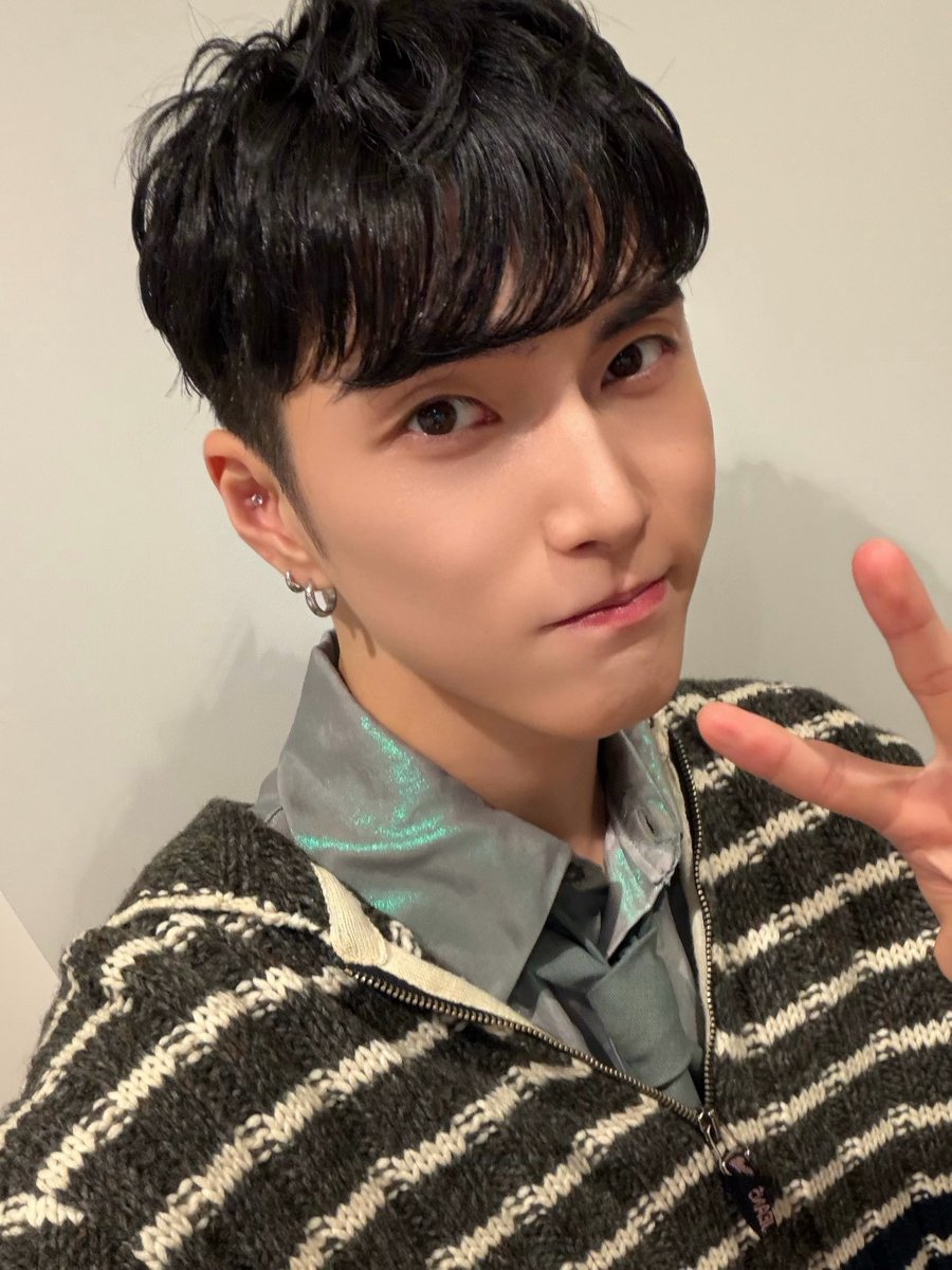 XngHan_official's tweet photo. My Birthday✌️🎂

#XngHan_Xoul #XngHan https://t.co/aznJ5PQdWW