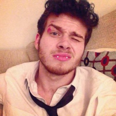 audhdbuckley's tweet photo. #NewProfilePic i made it halloween and gave him fangs https://t.co/C5D5A280ir