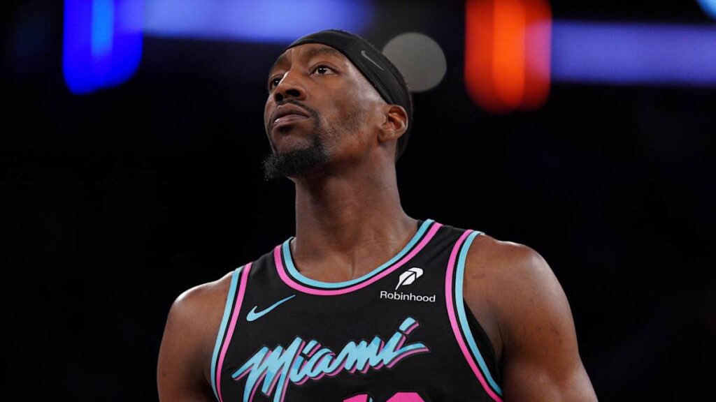 HeatvsHaters's tweet photo. The Miami Heat are collabing with GTA VI for a one-night event. 

• Vice City Jersey
• Vice City court 

The night before the GTA VI release (Nov. 18) https://t.co/EShykfmZLg