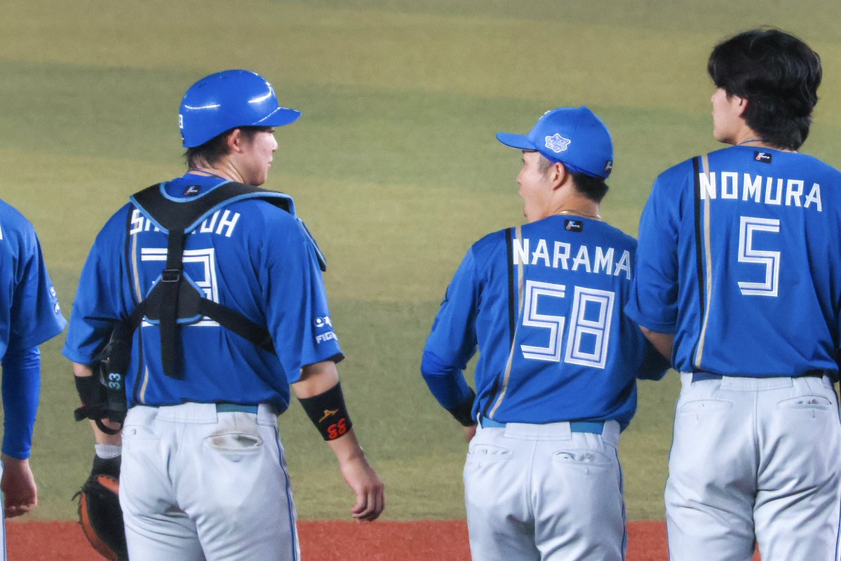 2OOOblueee's tweet photo. ［261001］ZOZOマリンスタジアム
進藤くんに向かってなんか叫んでたᯅ̈.ᐟ
もう構いたくてしょうがないんでしょうね~
#lovefighters #進藤勇也 #奈良間大己 https://t.co/VAQf9DPL3A
