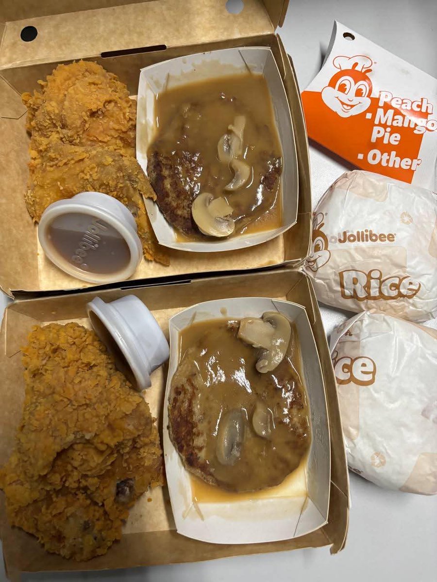 shanny_nap's tweet photo. Wait, may free item voucher pala kapag ni-redeem yung GrabCoins?? 😭 Tapos pwede pa gamitin together with a discounted order. Parang may extra treat tuloy. Claim yours until October 8! https://t.co/aBNWEMx8Kx