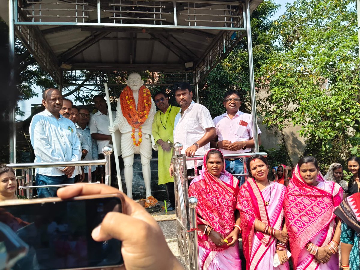 kodalanac's tweet photo. ସ୍ୱଚ୍ଛ ଭାରତ ଦିବସ – ୨ ଅକ୍ଟୋବର ୨୦୨୬
ସ୍ୱଚ୍ଛତା ହିଁ ସେବା – ୨୦୨୬
ସ୍ୱଚ୍ଛତା ହିଁ ସେବା (SHS) – ୨୦୨୬ ଅଭିଯାନର ଅଂଶ ଭାବେ ତଥା ସ୍ୱଚ୍ଛ ଭାରତ ଦିବସ – ୨ ଅକ୍ଟୋବର ୨୦୨୬ ଅବସରରେ କୋଦଳା ଏନ୍‌ଏସି ପକ୍ଷରୁ ନୋଡାଲ ହାଇସ୍କୁଲ ପରିସରରେ ବ୍ୟାପକ ସ୍ୱଚ୍ଛତା ଅଭିଯାନ ଏବଂ “ଏକ ପେଡ୍ ମାଁ କେ ନାମ୍” ବିଷୟବସ୍ତୁକୁ ଆଧାର କରି ବୃକ୍ଷରୋପଣ https://t.co/COD1QksDXy