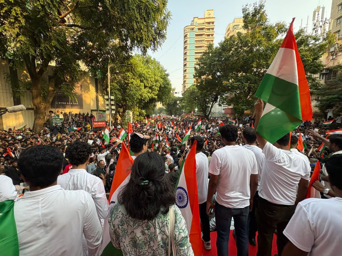 rishikeshlaw's tweet photo. Akhha MUMBAI is here at Shivaji Park! 🔥 https://t.co/9AmG4pXRKQ