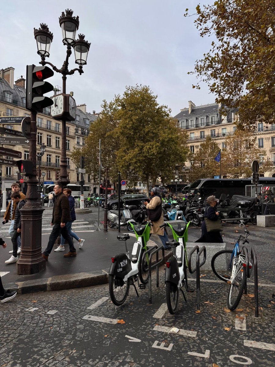 MozartCultures's tweet photo. Autumn in Paris https://t.co/0odIQdGdXG