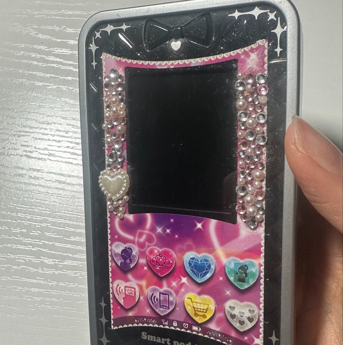 Eve_usa_'s tweet photo. 小5にしてはセンスの良いデコり方してある私のスマートポッドタッチ
未だに捨てられない https://t.co/hMzMVb3ogs