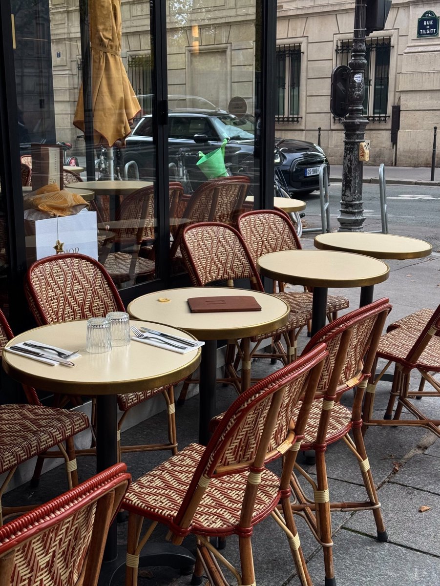 MozartCultures's tweet photo. Autumn in Paris https://t.co/0odIQdGdXG