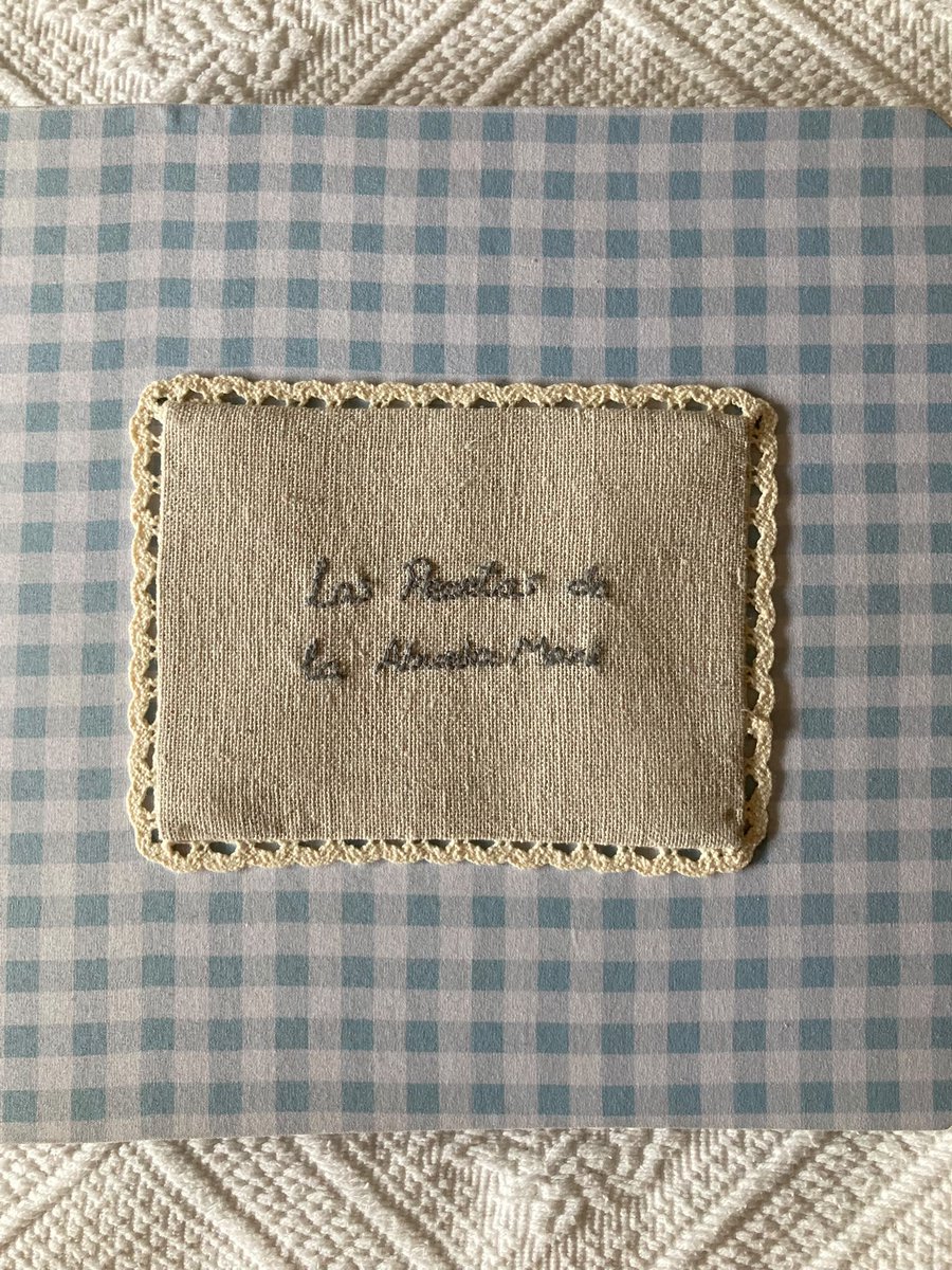 palootesdefresa's tweet photo. La novia de mi primo Sergio le ha regalado un libro de recetas de mi abuela Mari 🥹 estoy llorando https://t.co/CJ1qWzcHQ1