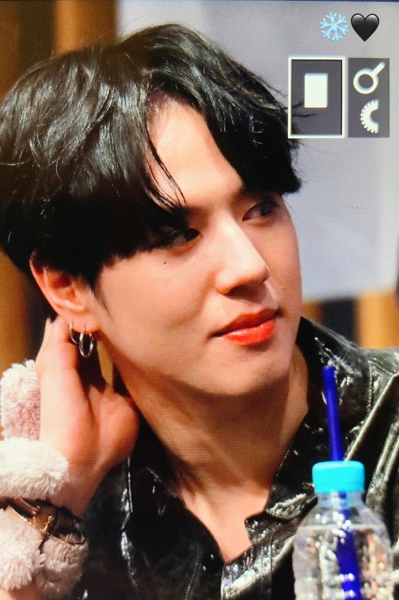 aghababe's tweet photo. 🖤 #yugyeom #유겸 https://t.co/aUDs2vjtho