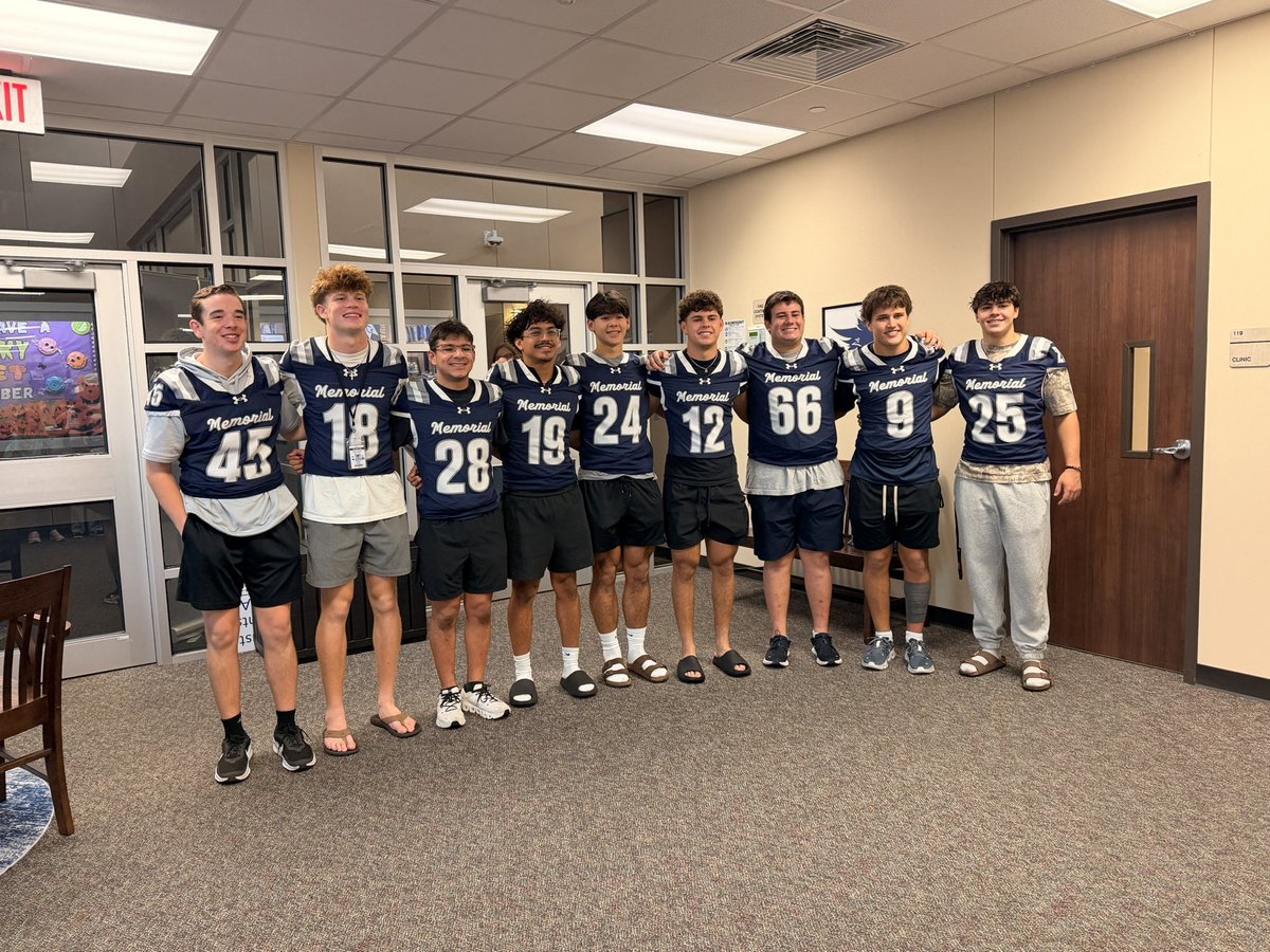 WES_MrsRichards's tweet photo. It’s going to be a great FUN FRIYAY with our special Wildcat visitors helping @TISDWES with arrival! 🥰🏈💙🤍 @Football_TMHS https://t.co/S4koqeOcUB