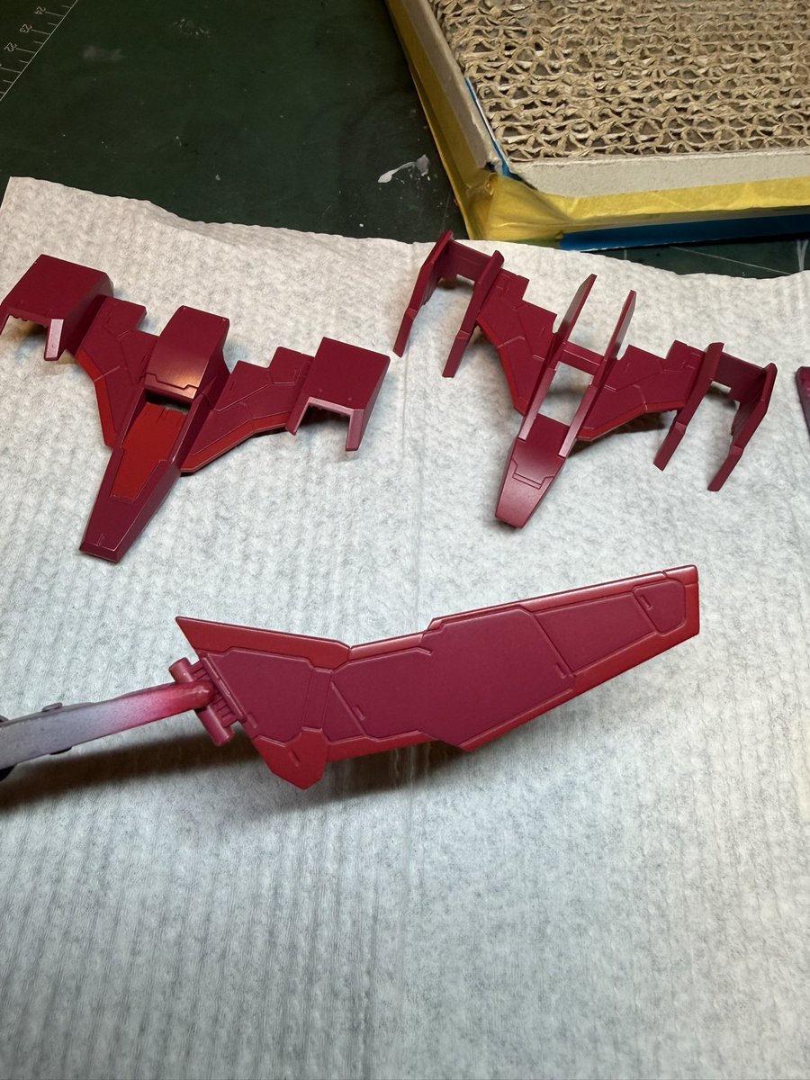 WestB2424's tweet photo. マスキング剥がしました。

上手く塗り分けはできましたが、
よく見ないと分からないぐらいの色の差

組み上げた時に、さりげないこだわりに....なると信じている🤣 https://t.co/9q6coJXfHU