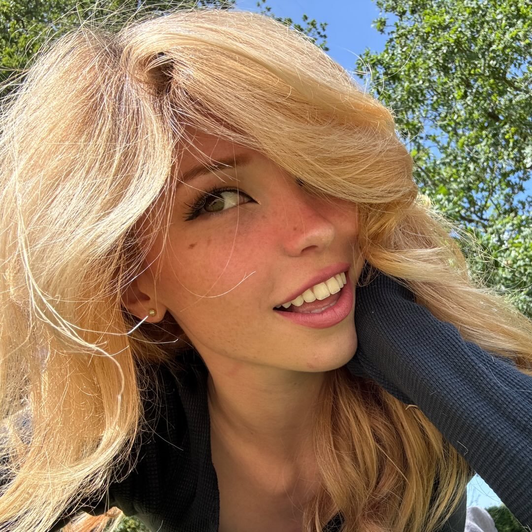 BelleDelphineTX's tweet photo. who want me (seriously) https://t.co/JO0PgwCVwH