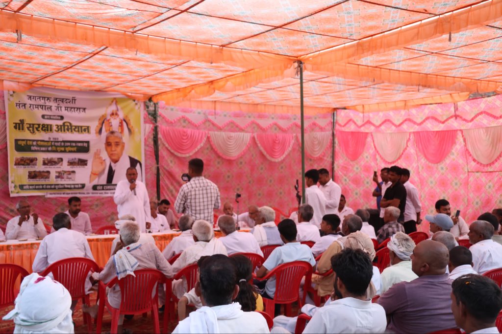 SatlokChannel's tweet photo. गाँव हंसावास कलां, चरखी दादरी, हरियाणा की गौशाला में 450 क्विंटल सूखा चारा दान किया https://t.co/lu4KriLnPk