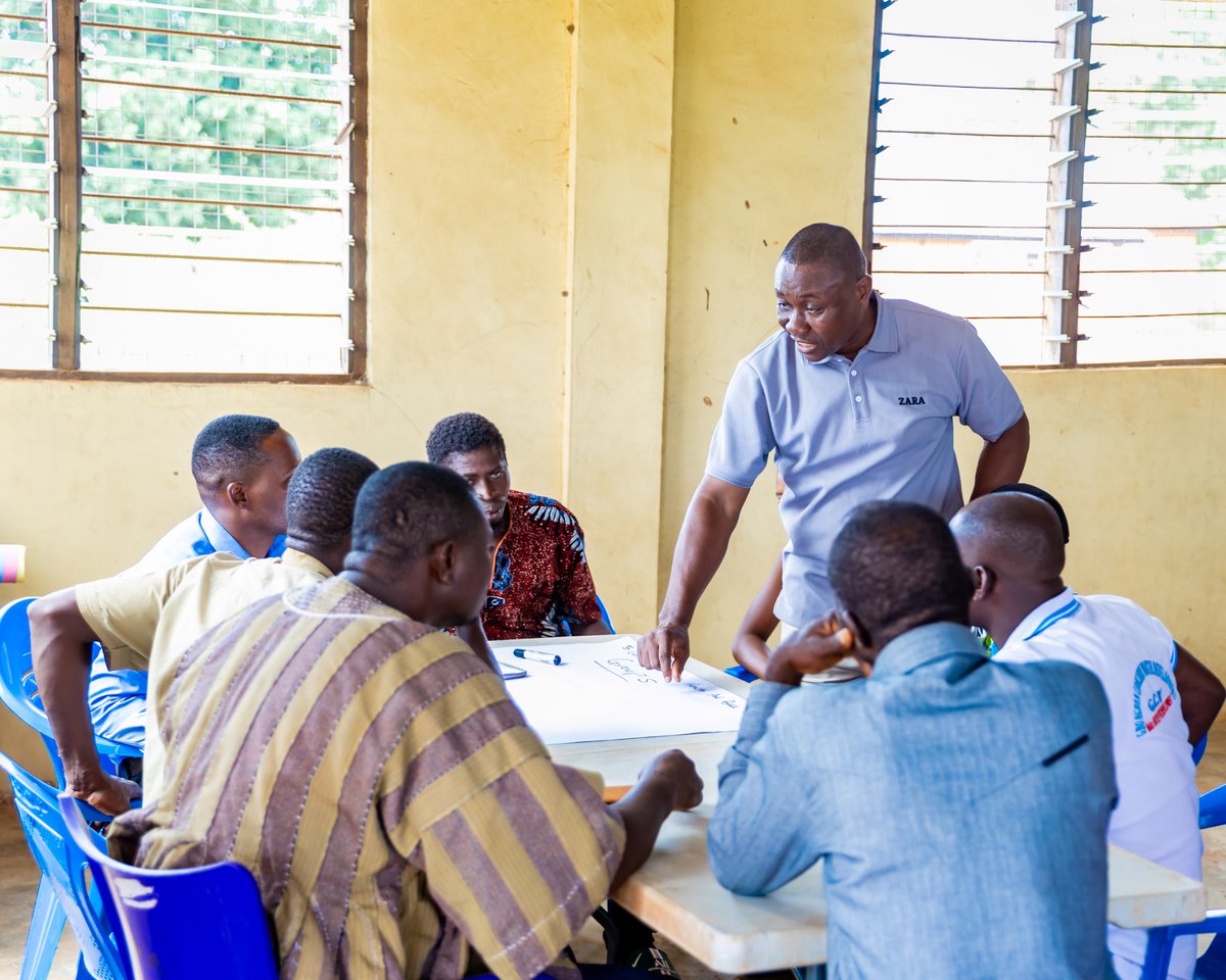PureTrustSIF's tweet photo. What is at the heart of the issue?

In Kilampobile, the "Garbage in the River" story encouraged participants to think about the root causes of issues impacting their children's education and to examine the actual reasons behind the issues.

The discussion highlighted the importance of hearing community experiences before developing solutions.

Listen.Understand.Learn.

@MottFoundation @STARGhana @gatesfoundation 

#PureTrustFoundation #Kilampobile #Communityvoices #Education