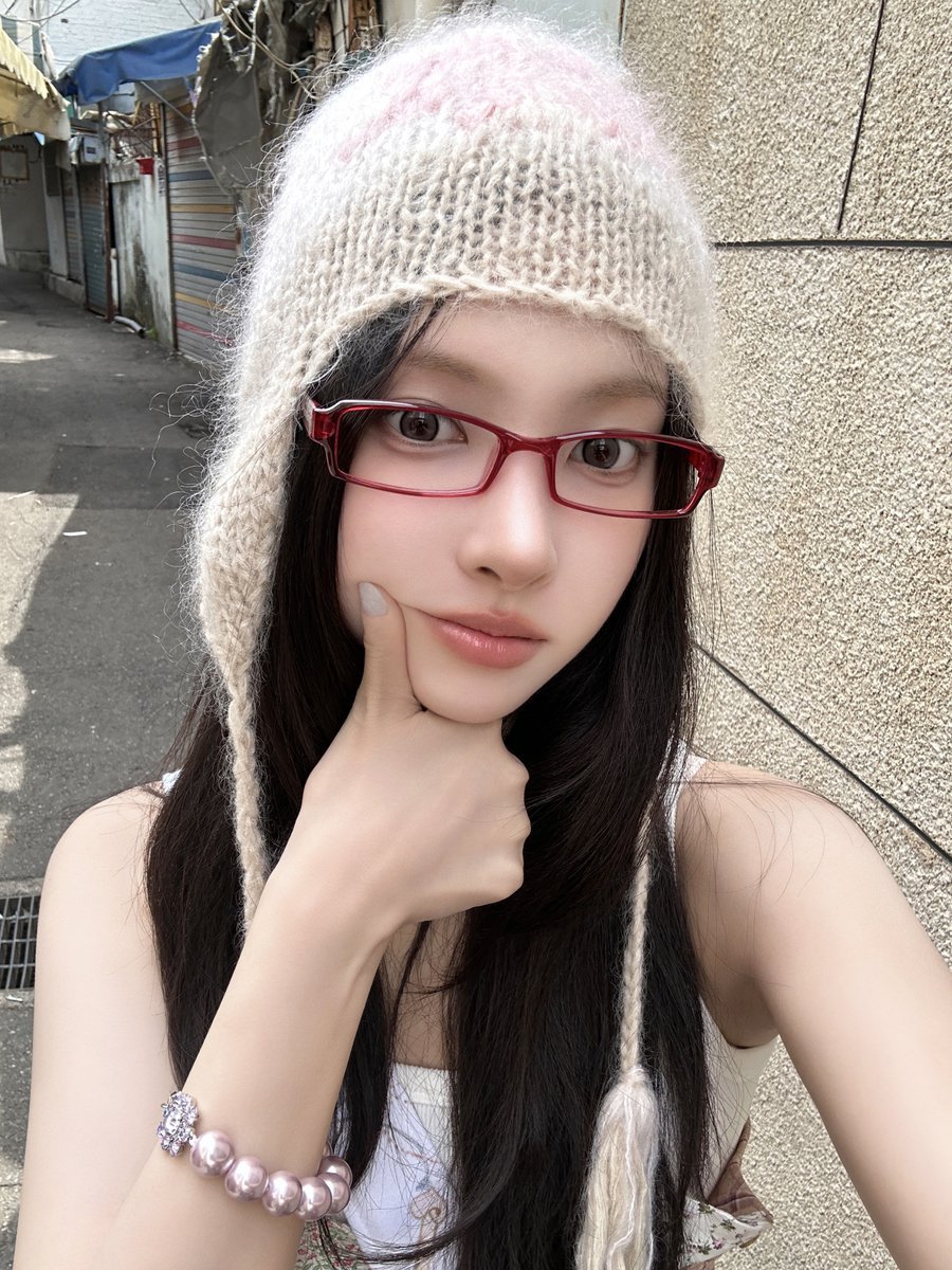 nochurism's tweet photo. "what a nerd lol" I said with barely controlled lust https://t.co/DZgsLb73aG