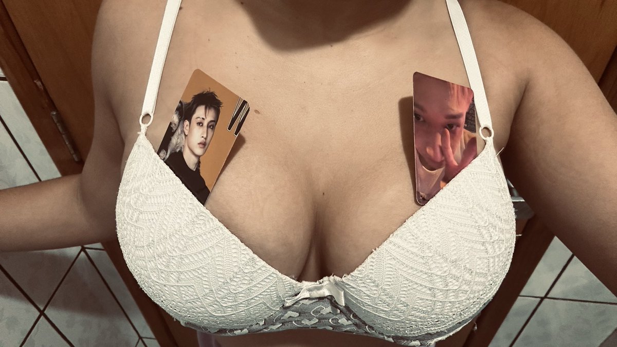 laridoggukk's tweet photo. HAPPY BIRTHDAY BANGCHAN🐺
(apenas retribuindo a todos abs do mês de Setembro🙏🏻)

#StaySelcaDay #SSD #StrayKids #Stay #Bangchan https://t.co/EhHw32KRuq