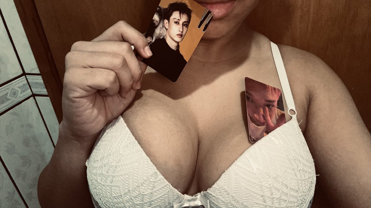 laridoggukk's tweet photo. HAPPY BIRTHDAY BANGCHAN🐺
(apenas retribuindo a todos abs do mês de Setembro🙏🏻)

#StaySelcaDay #SSD #StrayKids #Stay #Bangchan https://t.co/EhHw32KRuq