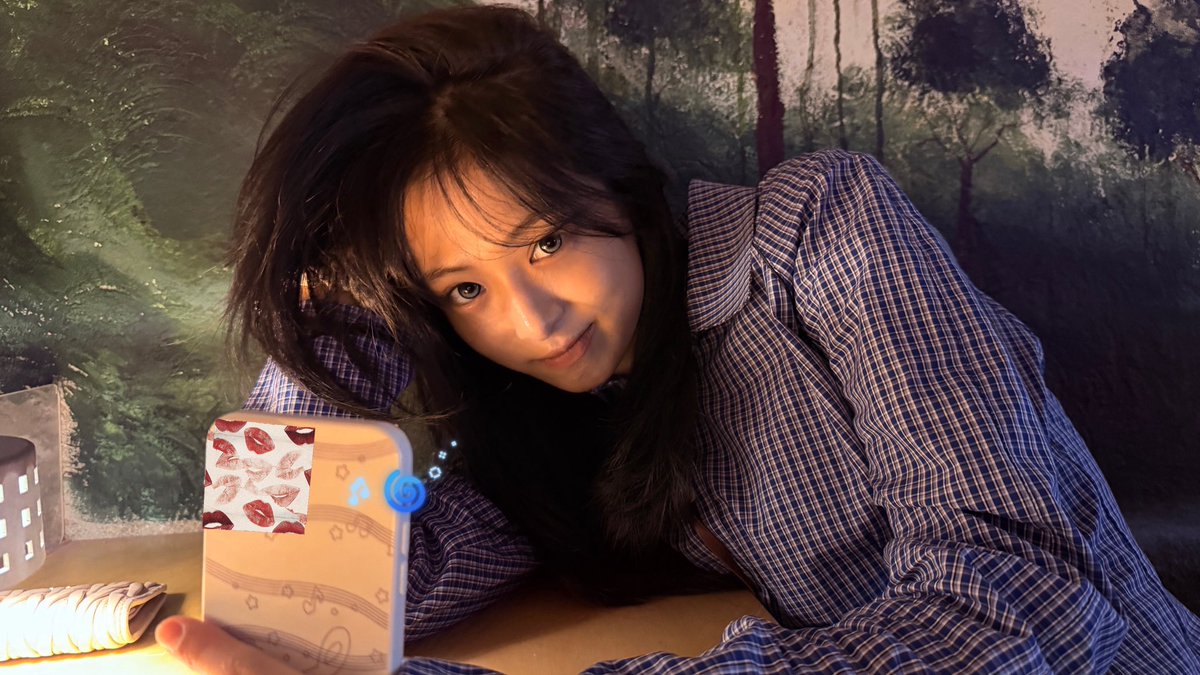 picbaemon's tweet photo. AHYEON WEVERSE UPDATE https://t.co/ZyouN2aAT6