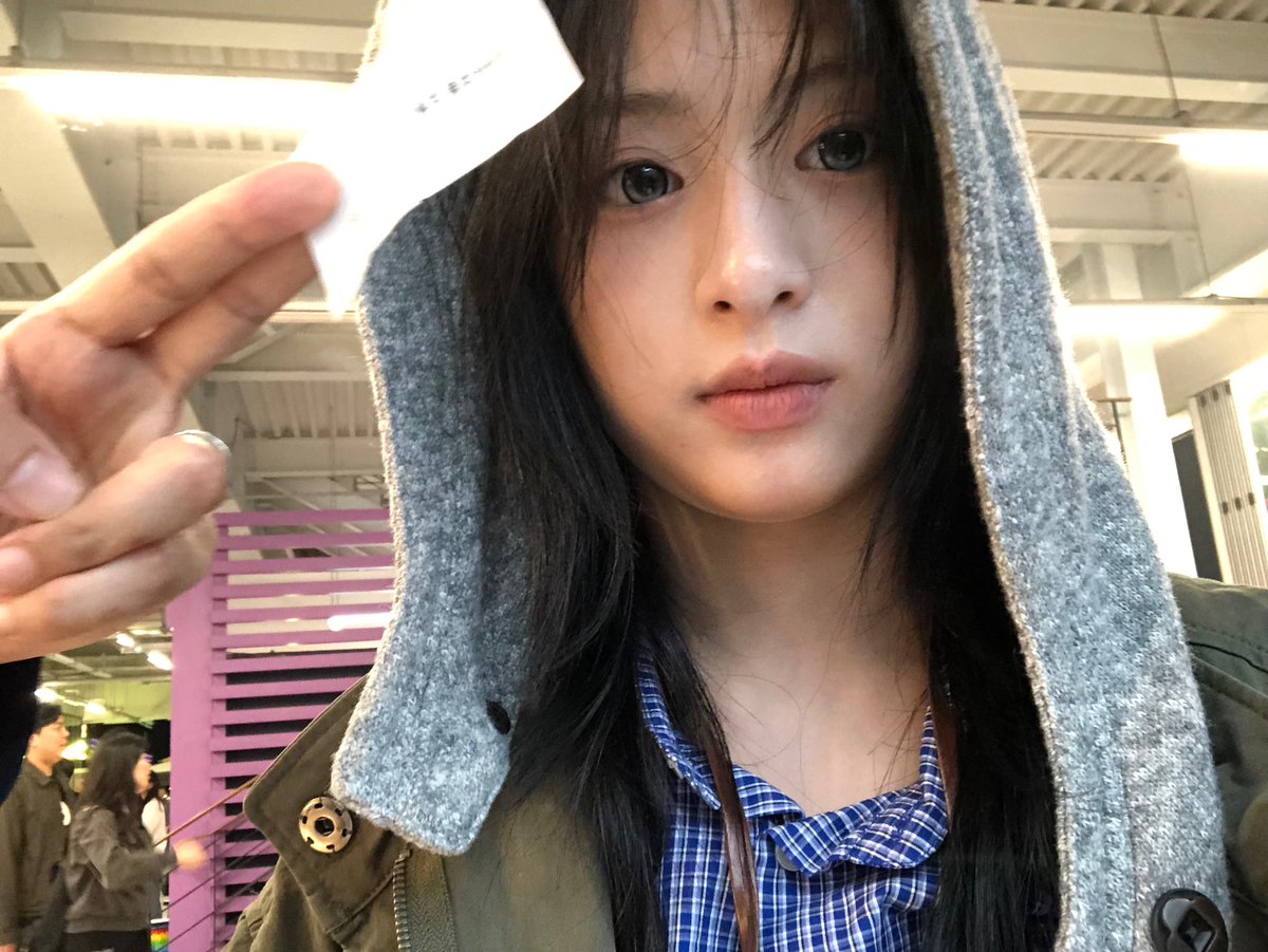 picbaemon's tweet photo. AHYEON WEVERSE UPDATE https://t.co/ZyouN2aAT6