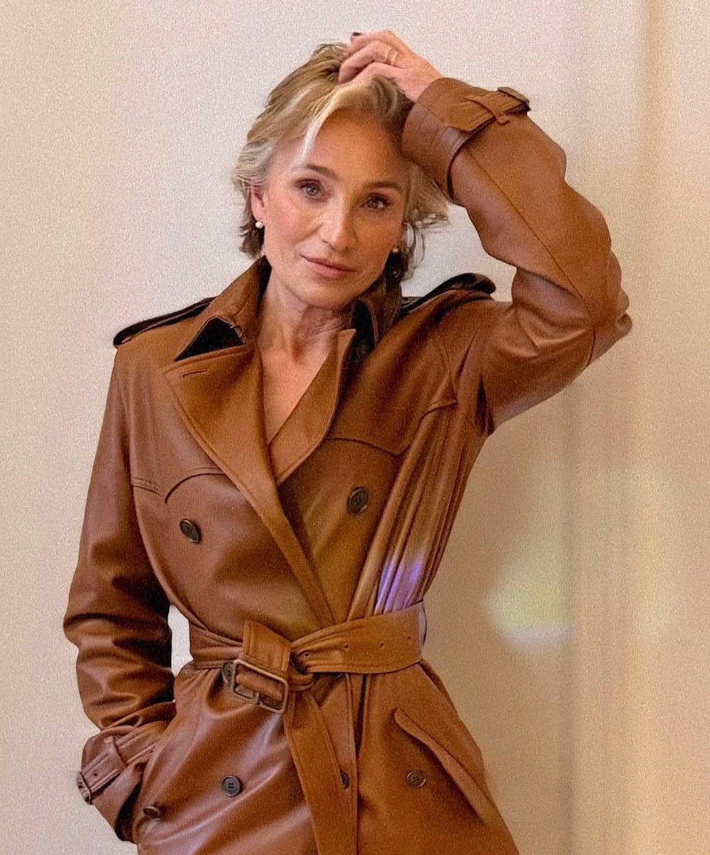 jamison_lan6wty's tweet photo. Last night, I enjoyed getting Dame Kristin Scott Thomas ready for the Burberry Winter 2026 Show. I've posted some behind the scenes pictures below.

for

Makeup by , hair by . https://t.co/KHavawpB3e