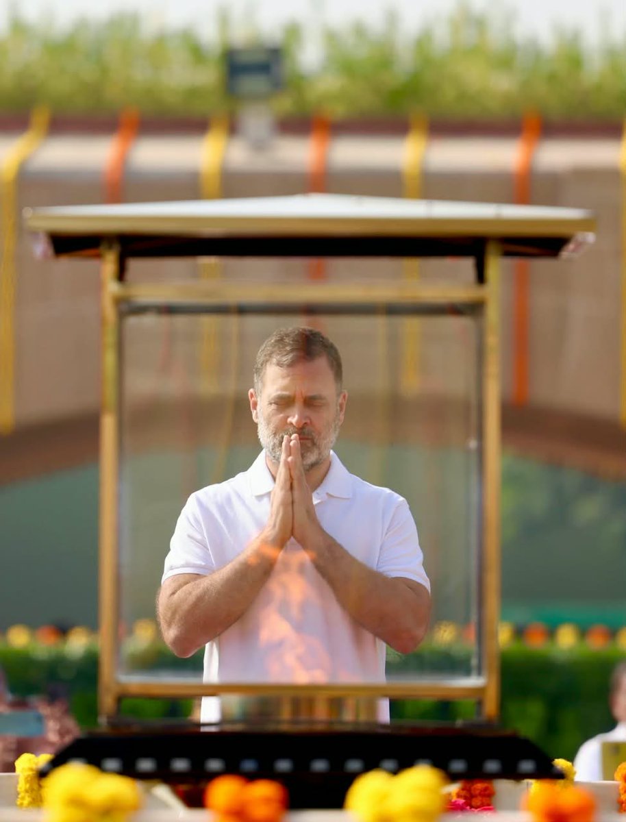 SantuCongress12's tweet photo. Agar aapka #Pranaam...sachha hai tho..
Sachha hai tho.... for #MahatmaGandhi..
Politics karne ki traikaa.... #Oldcongressi..
Styles honaaa.... chahiye na baa...

Agar #Party mei #Parivaarvaad kam honaa.... Chahiye na baa...
maximum #2seats in #Family...voh bhi #Karmataadmi ko dhena hai....
Chaal aur charithra ko kabhi nahi dhenaa..
We need to #Change...#CongresspartyConstitution..
Haar yaa jeeth...
Paise karcha elections mei #Transparent honaaa...
Pahela party vaisaa chalthaa thaa...
#Aajkaanetha .... #PoliticalNaamard hai naa hero hai... politics mei...
Sirf paisaa aur satta kaa mard hai.....
Bekar hai.... Politics aaj kal..
Tamasha karne hai tho karlo....
Yeh #Transparencykaam..in election campaigning 
Congress party kar sakta hai...
Paisa ko chodo #Janathakopakdo....
Naa mard politics nakko Rahul bhai and Priyanka didi..
Adani , ambani ghanta logh hai...
Paisa kaa jalwaa... Kaam aur efficiency mei honaa chahiye ji...
Satta ko chalane kaa nahi..
Jab netha naa mard hotha politics mei..
Seth logh...kaa lalach chaalu hotha...
INQUILAB ZINDABAD 
Jai Gandhiji jai bhim
Jai Hind 
Mard banana hai tho samjo...
Varna live and die like #Politicalleader...
Not as a leader...
@RahulGandhi
@AICCMedia @INCSandesh @INCIndia