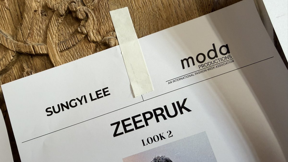 HO_myuniverse's tweet photo. 파리에서의 두번째 런웨이, 그 시작🚶

ZEEPRUK PARIS RUNWAY AGAIN
#SUNGYLEExZEEPRUK
#SUNGYILEE
#PFWSS27

@zee_pruk #ZeePruk https://t.co/tIrTG2CDc4