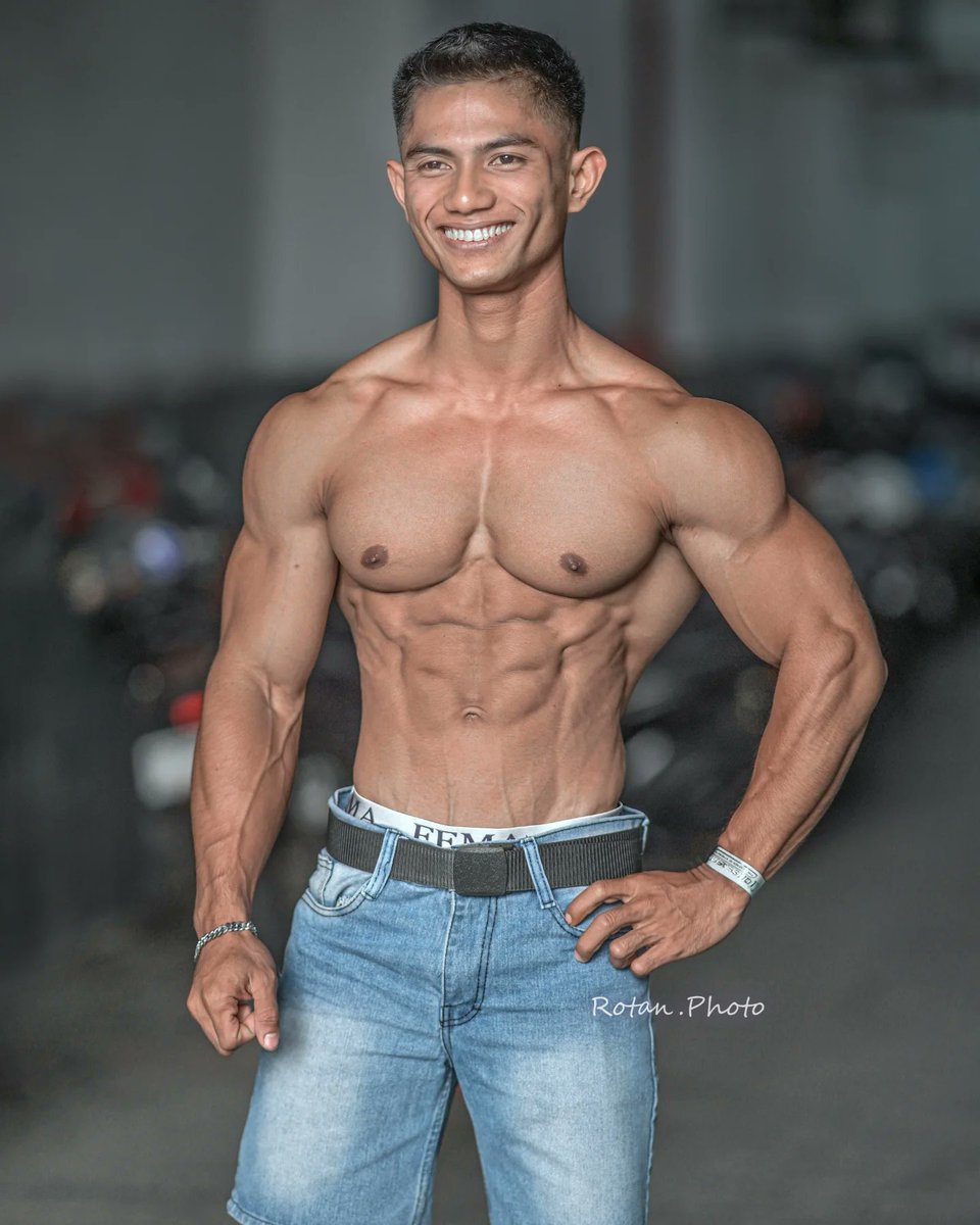 Ryanseidphysiqs's tweet photo. My friend, my motivation, my inspiration 💪🏽💪🏽💪🏽☺ #gym #gymaddict #gymnasium #fitness #fitnesslife #fitnessaddict #bodybuilder #kekar #sixpack #pahatotot #gymmotivation #gymfriends https://t.co/rLxsye2oAK