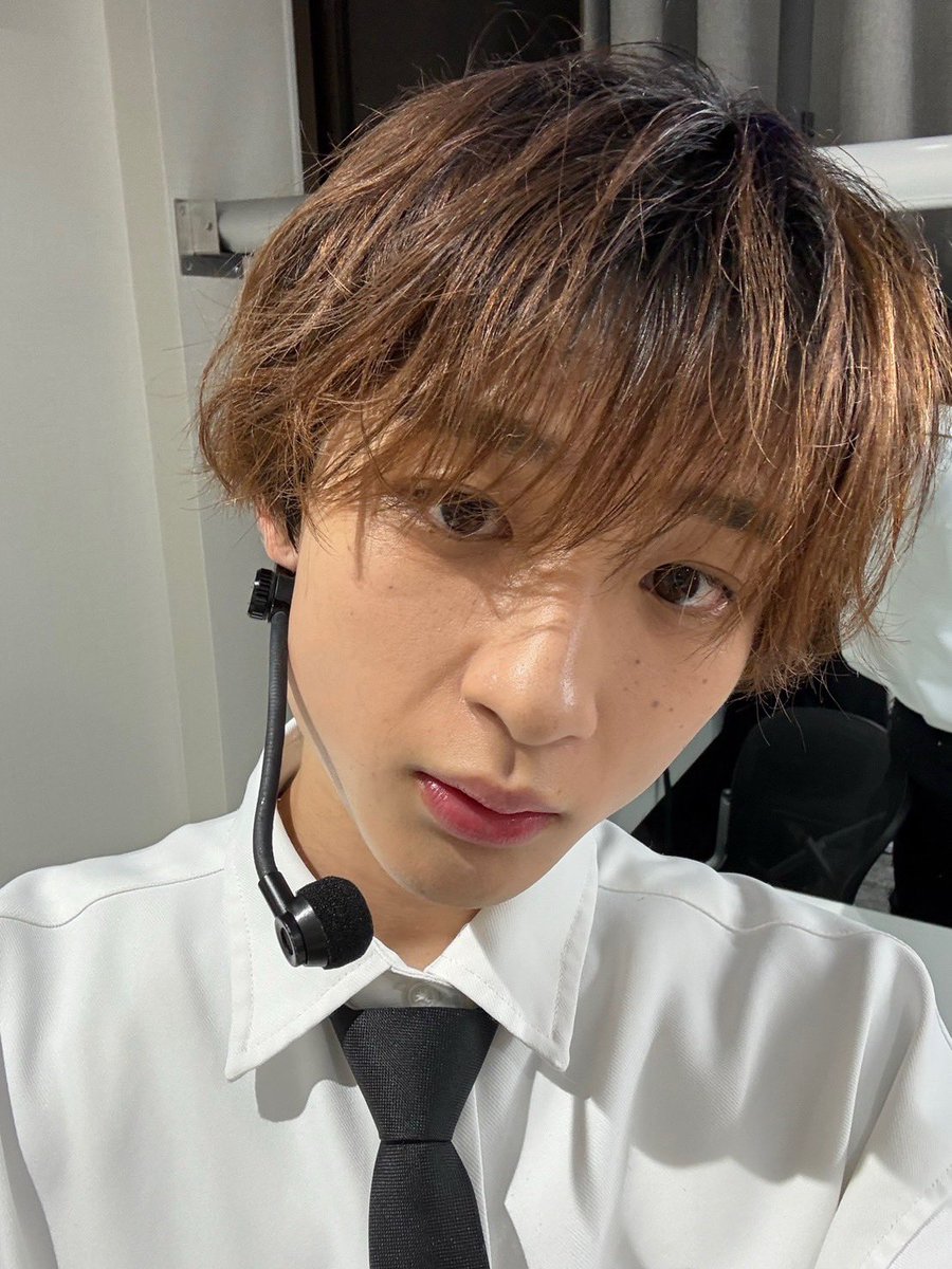 cloudten_member's tweet photo. 本日の公演をご覧の皆様ありがとうございました！！
10月からも他人仮面MCまでは5人でお送りします🌝
これからもギリ見せられるラインのチビ2人の喧嘩を楽しみにしてて下さい🙌

シアターからの帰りもだいぶ暗くなる季節ですが気をつけて帰って下さいね！！

#Cloudten #冨澤琉 https://t.co/Srn1T1PWtY