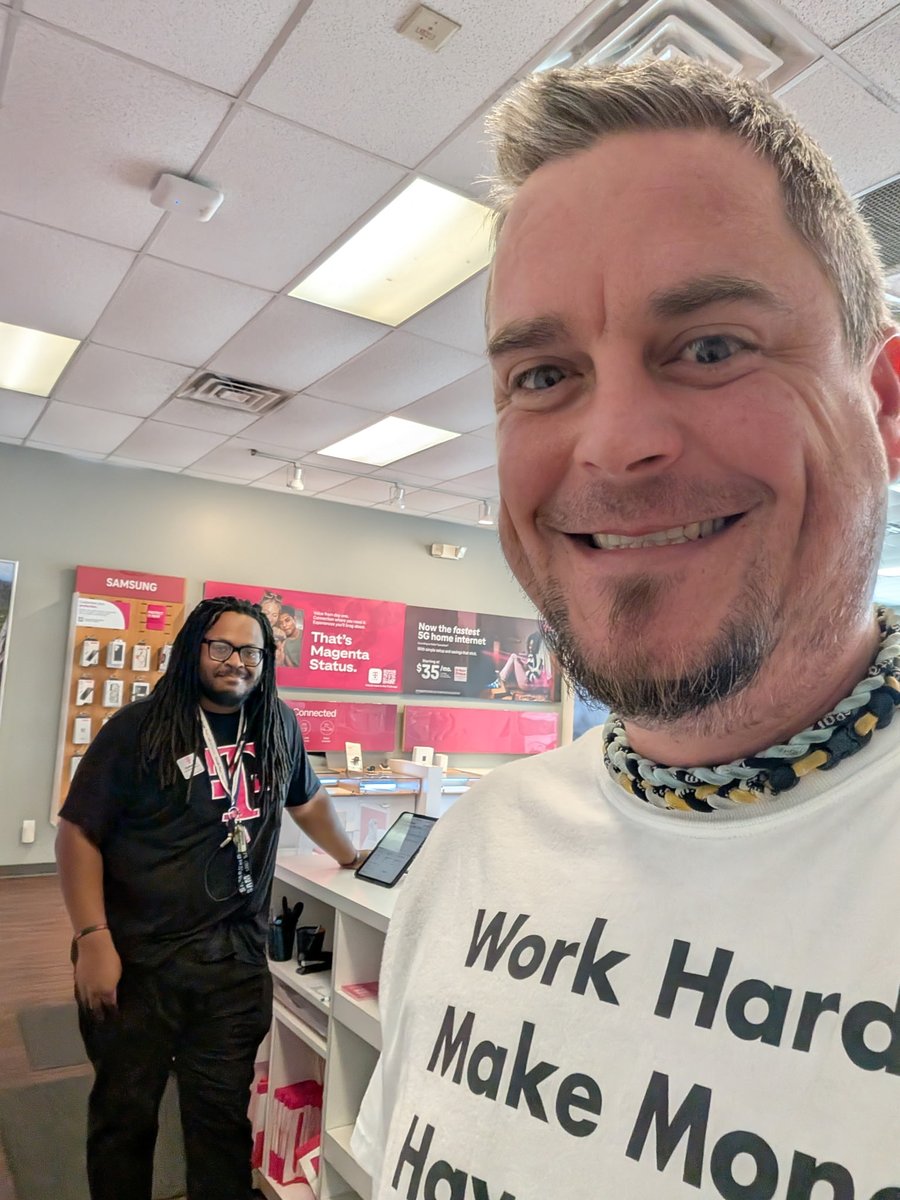 CSource_Tweets's tweet photo. Teamwork makes the dream work! 💪The Red Oak team is ready to help you find the perfect device and plan! Visit us for your wireless needs! 📱 

📍 102 E Ovilla Rd, Ennis, TX, 75154
📞 469-552-6747

#CSNation #EnnisTX #Upgrade #iPhone18 #iPhoneDuo https://t.co/lLWbBILJ0k