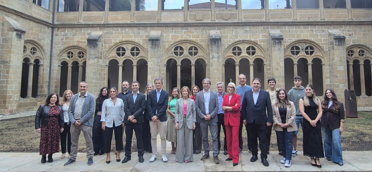 i_Tlent's tweet photo. @hezkuntzaEJGV-k, @FPeuskadi eta @i_Tlent-en bitartez, #GITalent2026 foroan parte hartu du, #talentua-ri buruz duen ikuspegia eta talentuaren garapenari eta lurraldearen aurrerabideari egiten dion ekarpena partekatzeko.
@IkaslanEuskadi @HETELFP @AiceIzea https://t.co/bNH7sSwIFz