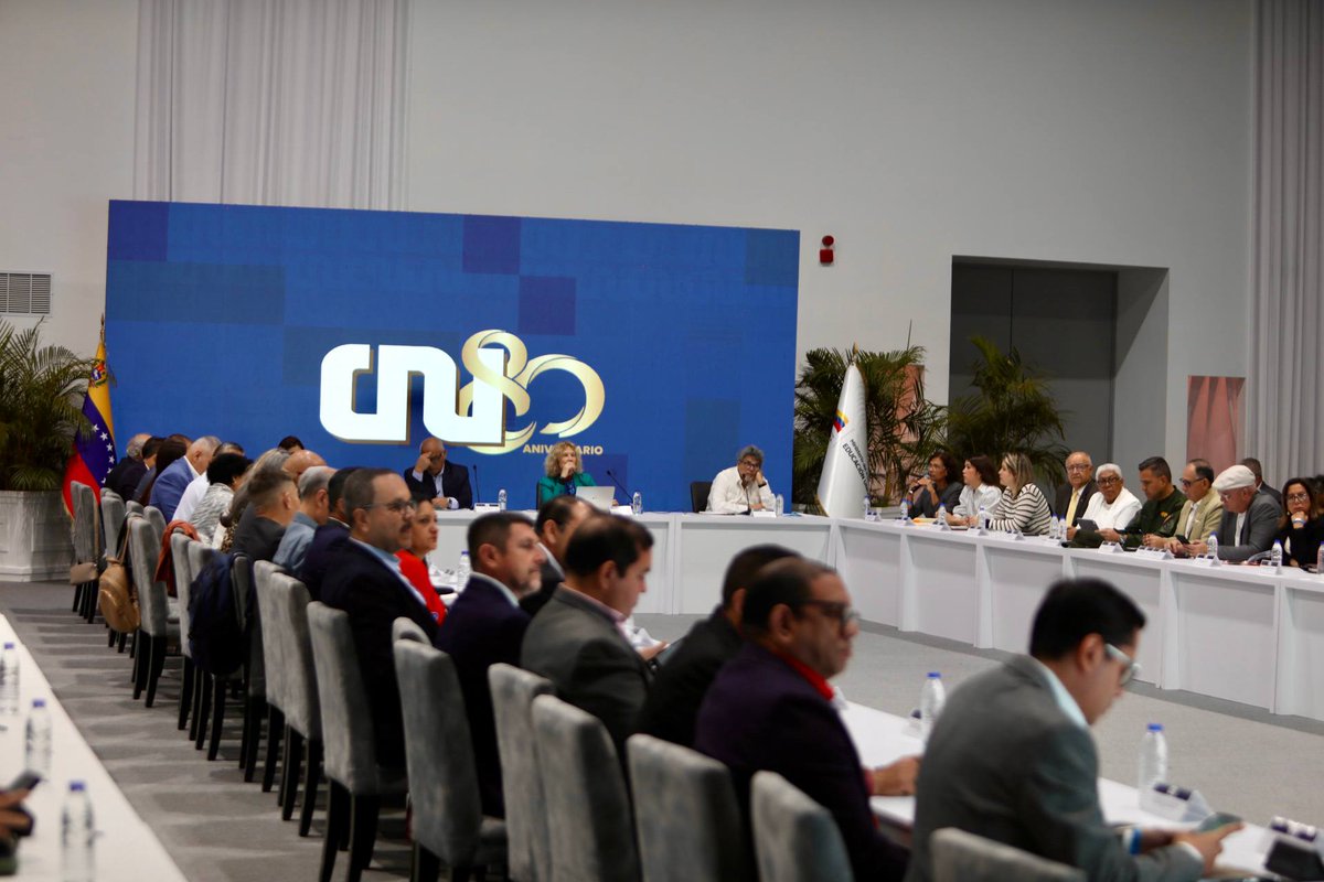 entrecomunesve's tweet photo. #EnFotos | Rector de la Universidad Nacional de las #Comunas, #Unacom, @jaarreaza , participa en el Consejo Nacional Universitario #CNU, en el marco del 80 aniversario de esta instacia  #2Oct #Caracas #ComunaONada

#2Oct https://t.co/BKWqnbBuJX