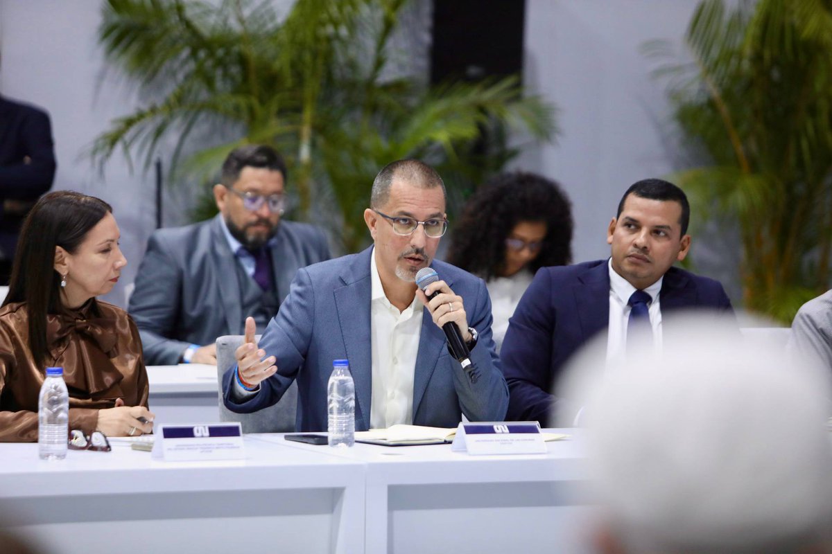 entrecomunesve's tweet photo. #EnFotos | Rector de la Universidad Nacional de las #Comunas, #Unacom, @jaarreaza , participa en el Consejo Nacional Universitario #CNU, en el marco del 80 aniversario de esta instacia  #2Oct #Caracas #ComunaONada

#2Oct https://t.co/BKWqnbBuJX