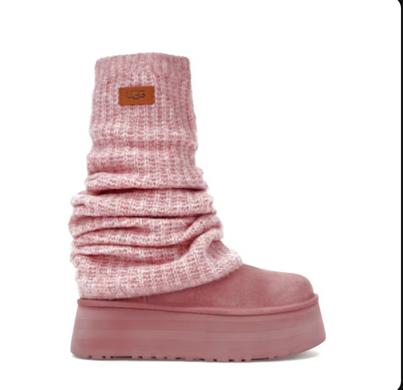 suiika___'s tweet photo. what happened here?
 the pink uggs used to look so cute, now the color is so off? https://t.co/lUiclIQg0m