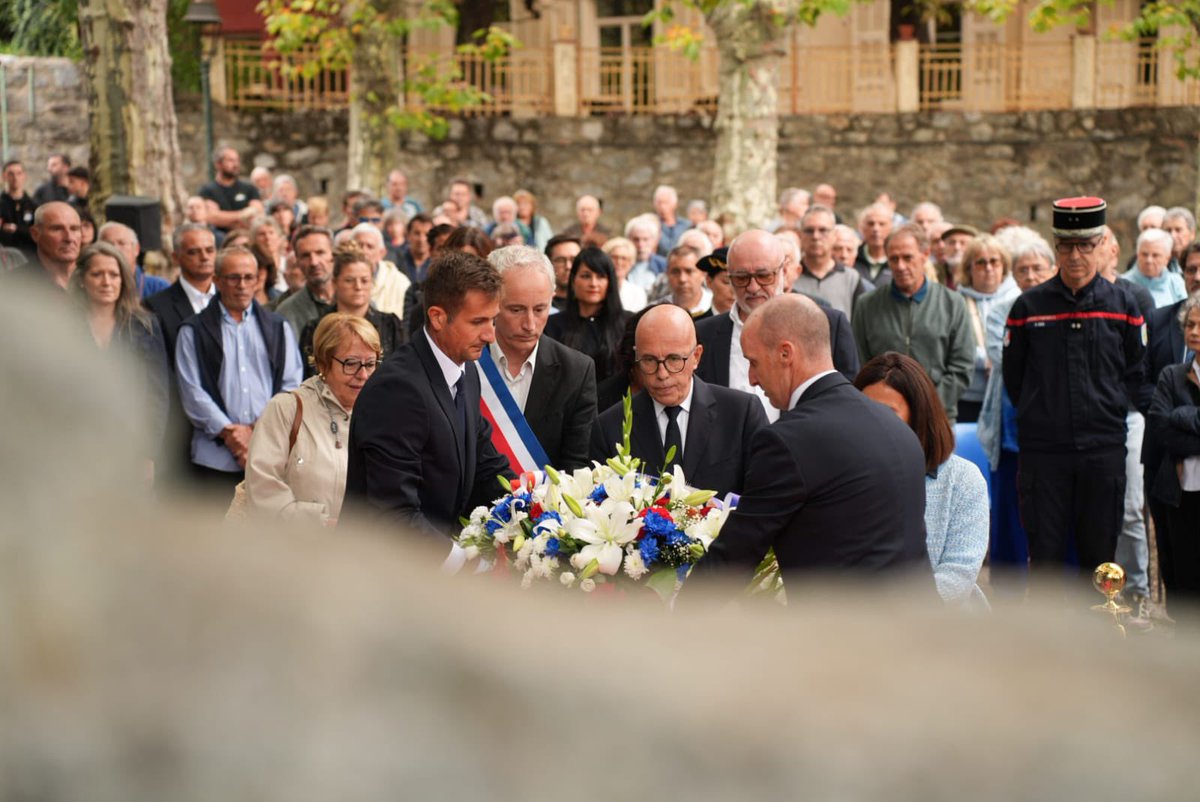 eciotti's tweet photo. À Saint-Martin-Vésubie, nous nous recueillons aujourd’hui en mémoire des victimes de la tempête Alex.

Huit personnes ont perdu la vie ici. Derrière chacun de leurs noms, une famille porte une absence et une douleur qui ne disparaîtront jamais.

Nous n’oublions pas non plus ceux qui ont sauvé des vies ce jour-là : nos pompiers, nos gendarmes, nos agents, les bénévoles et tous ceux qui se sont engagés dans l’urgence.

Saint-Martin a été meurtri, mais Saint-Martin et les Saint-Martinois sont debout.